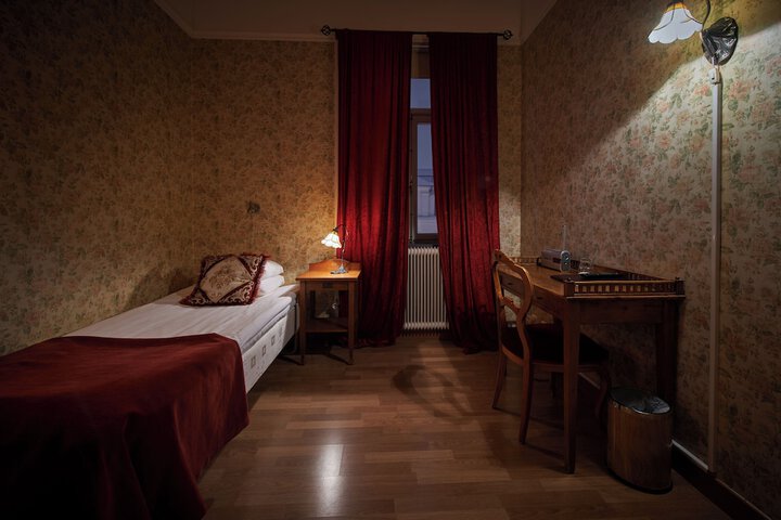 Room 25 of 48