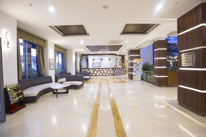 Entrance & Lobby