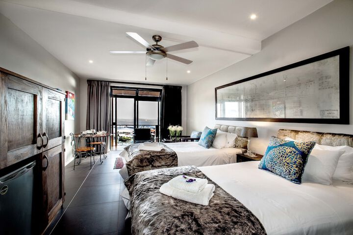 Room 10 of 76