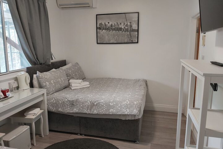 Room 6 of 121