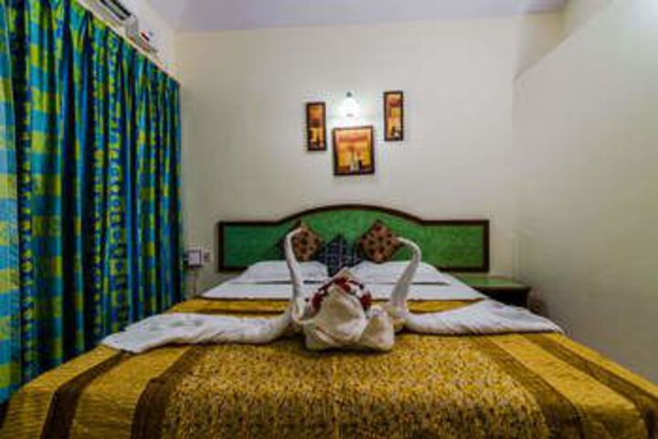 Room 4 of 13