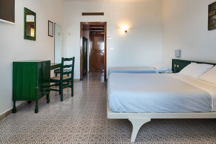 Room 18 of 60
