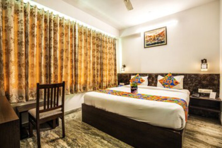 Room 10 of 25