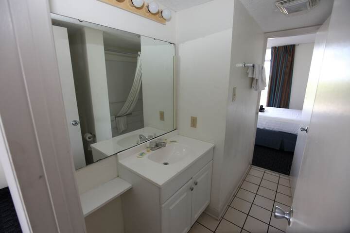 Room 28 of 48