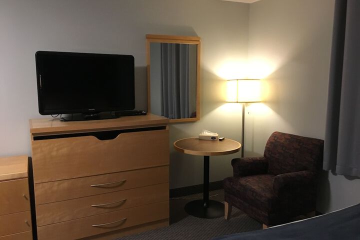 Room 16 of 122