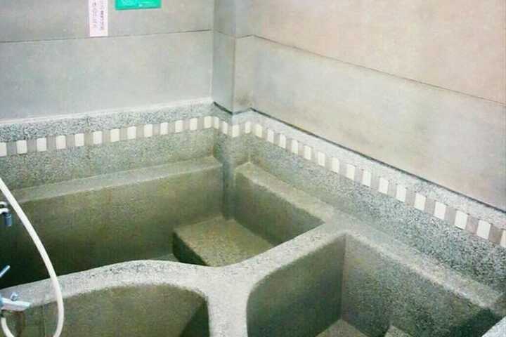 Room 10 of 18