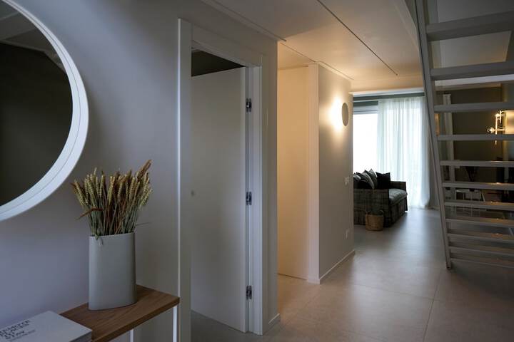 Room 103 of 301