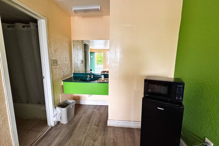 Room 8 of 24