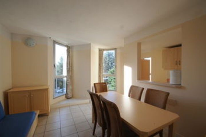 Room 5 of 9