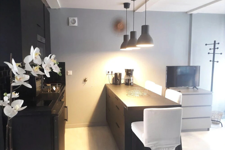 Room 2 of 10