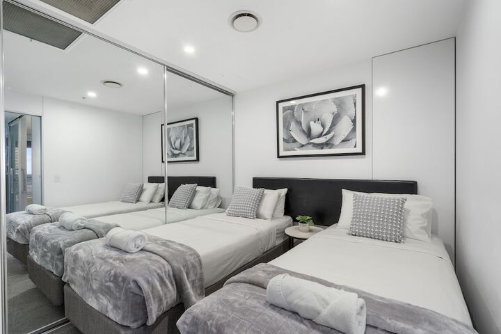 Room 10 of 99