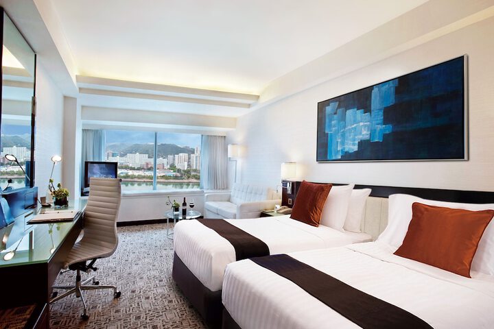 Room 5 of 106
