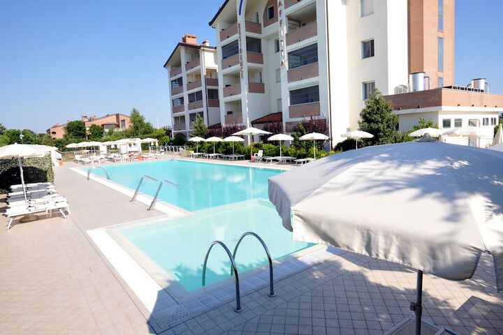 Pools & Facilities