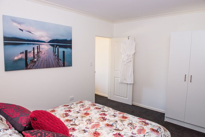 Room 5 of 12
