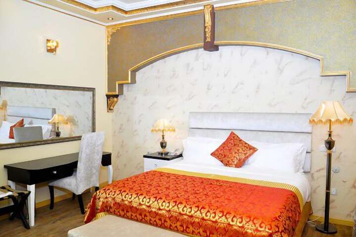 Room 21 of 48