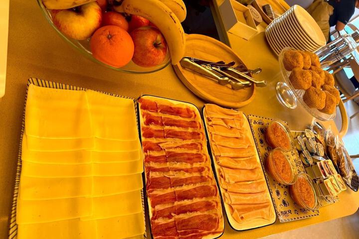 Breakfast/Coffee Service 21 of 26