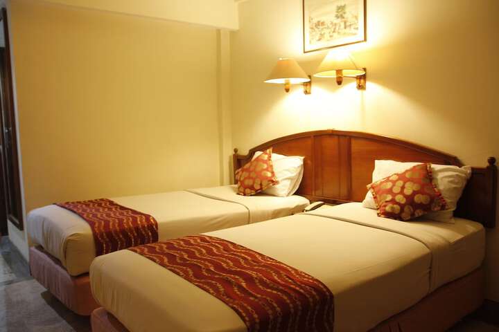 Room 8 of 18