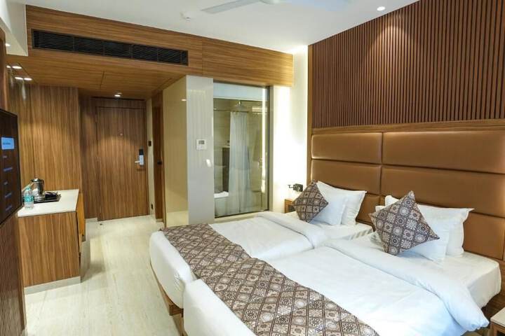 Room 3 of 10