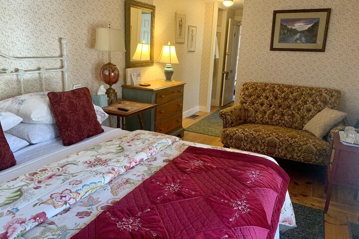 Room 4 of 73