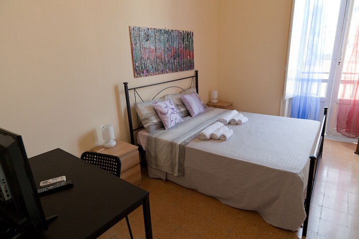 Room 10 of 28