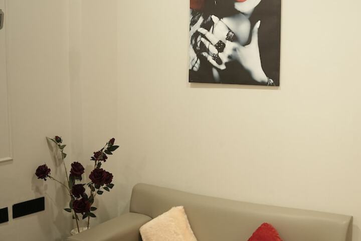 Room 4 of 12