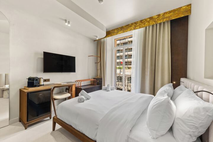 Room 47 of 102