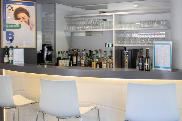 Lounge 134 of 140