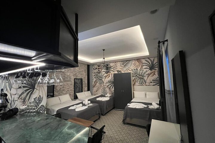 Room 6 of 14