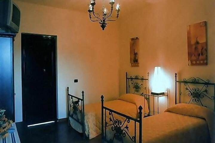 Room 5 of 23