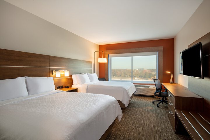 1 King Bed (5 of 29)