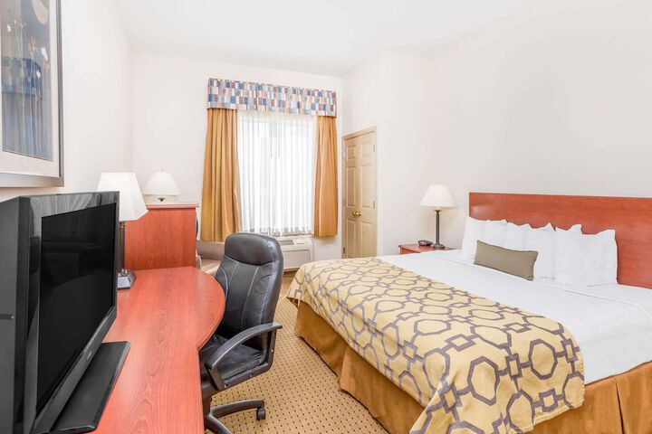 1 King Bed (2 of 8)
