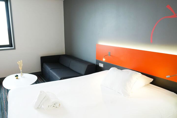 Room 12 of 96