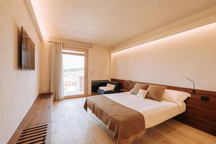 Room 3 of 74