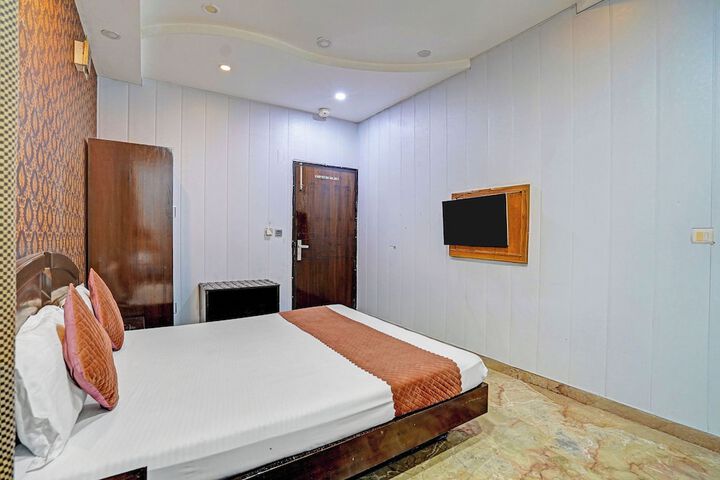 Room 6 of 32
