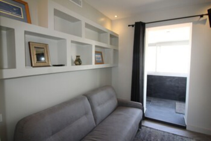 Room 17 of 27
