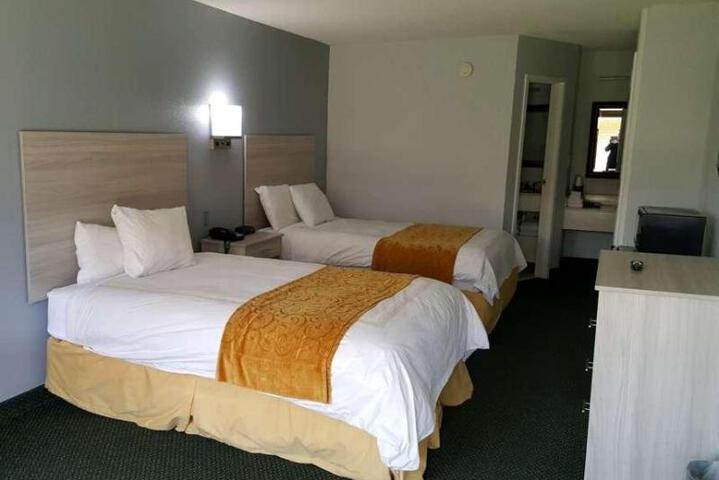 2 Double Beds (7 of 12)