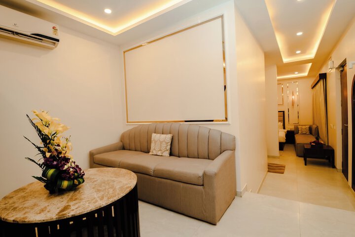 Room 32 of 53
