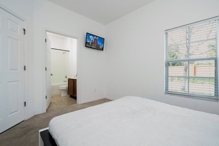 Room 11 of 41