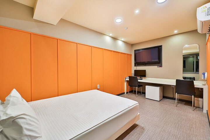 Room 17 of 53