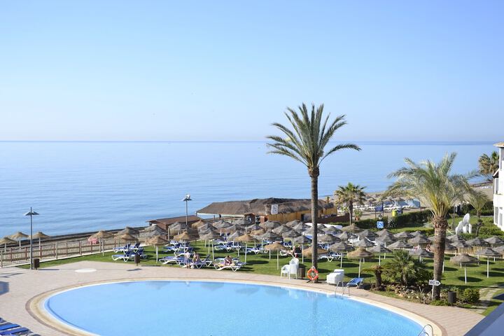 Hotel with Pool