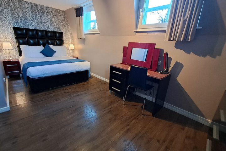 Room 42 of 182