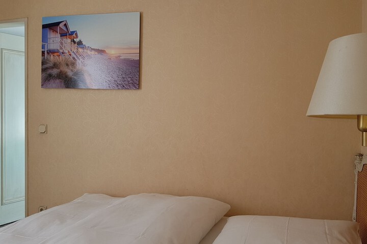 Room 5 of 32