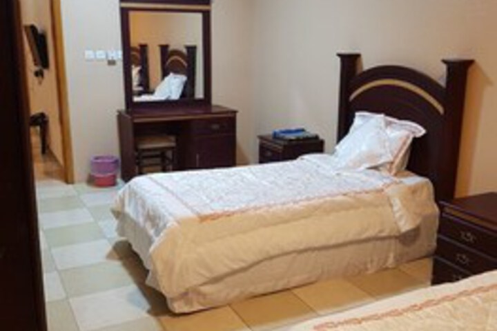 Room 17 of 33