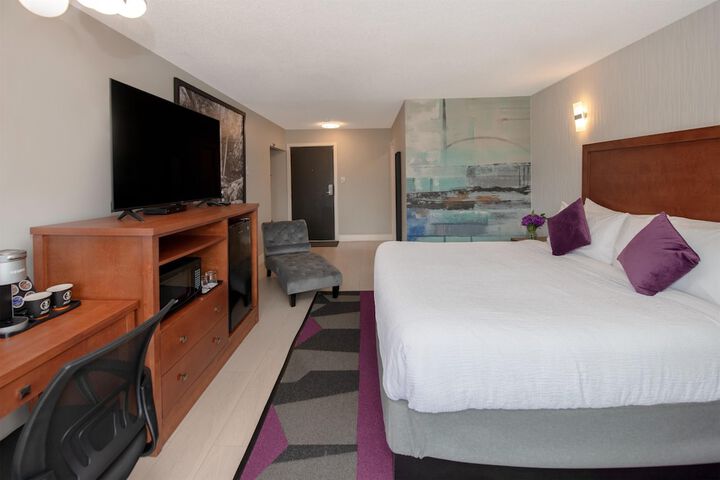 Room 6 of 28