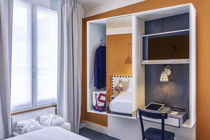 Room 14 of 60