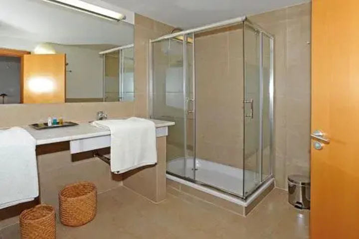 Room 7 of 15