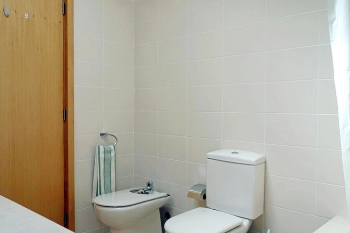 Room 8 of 16