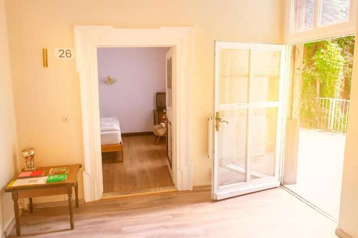 Room 35 of 66