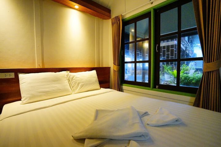 Room 18 of 93