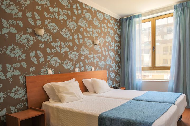 Room 9 of 26